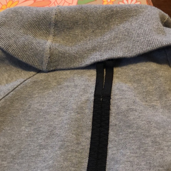 LULULEMON - VGUC-EUC Yin To My Yang Cardi (12) - Picture 14 of 16